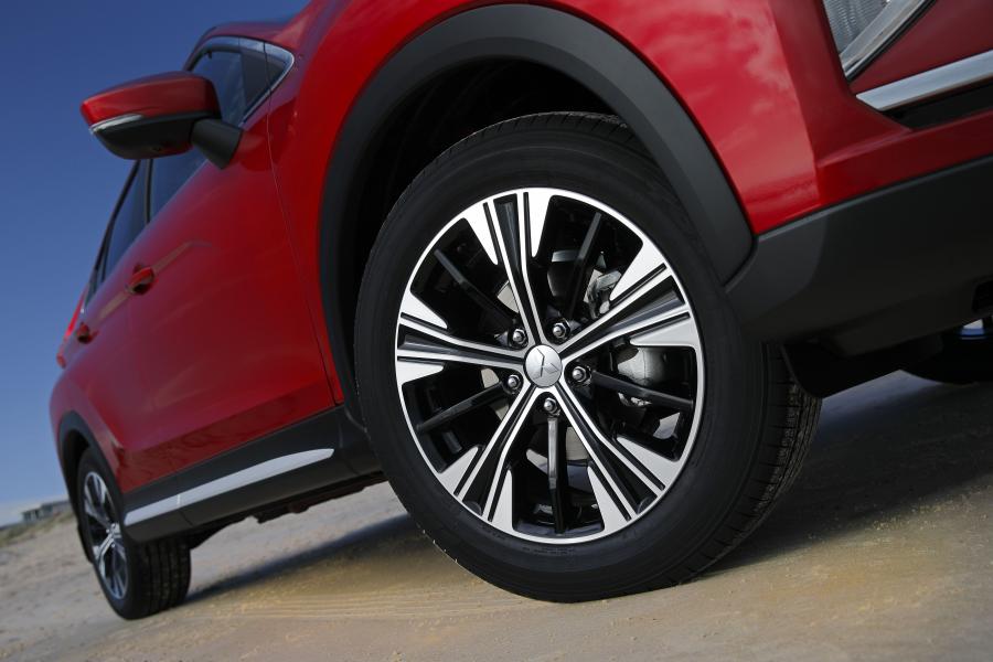 Детали экстерьера Mitsubishi Eclipse Cross Exceed 2018 года  (AU) (фото 10 из 17)
